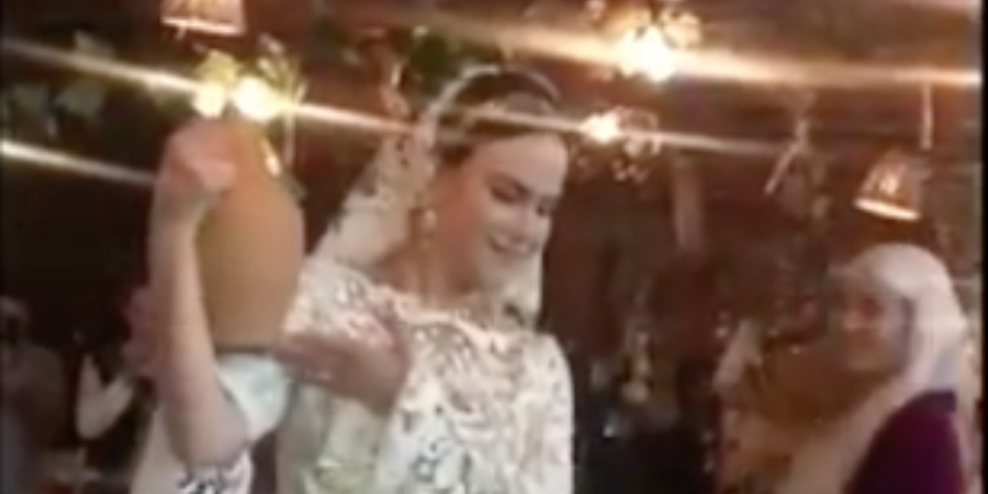 Ο χορός της κούζας από την λαμπερή νύφη Άννα Μαρία Βασιλειάδου - ΒΙΝΤΕΟ 